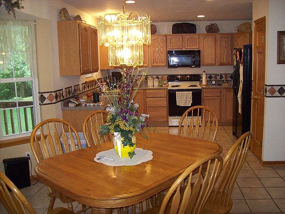3rd image of 130 Dena Ct