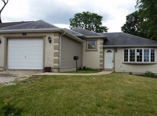 1102 Ridgewood Ave, Joliet, IL 60432