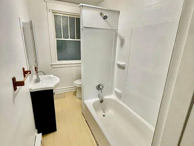 Hall St. Apartments — Photo 5