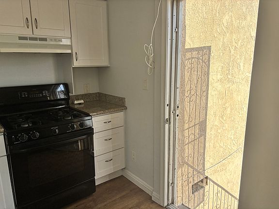 5th image of 121 S Carmelita Ave #B
