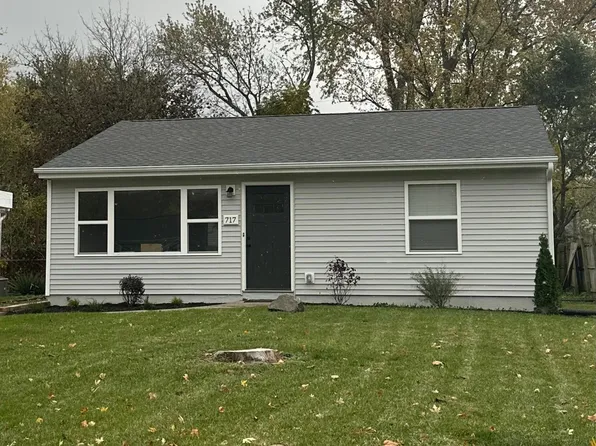 717 Juniper Rd, Valparaiso, IN 46385