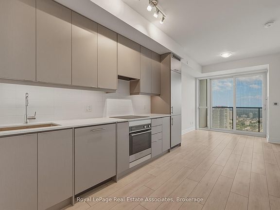 3rd image of 30 Elm Dr W #3306