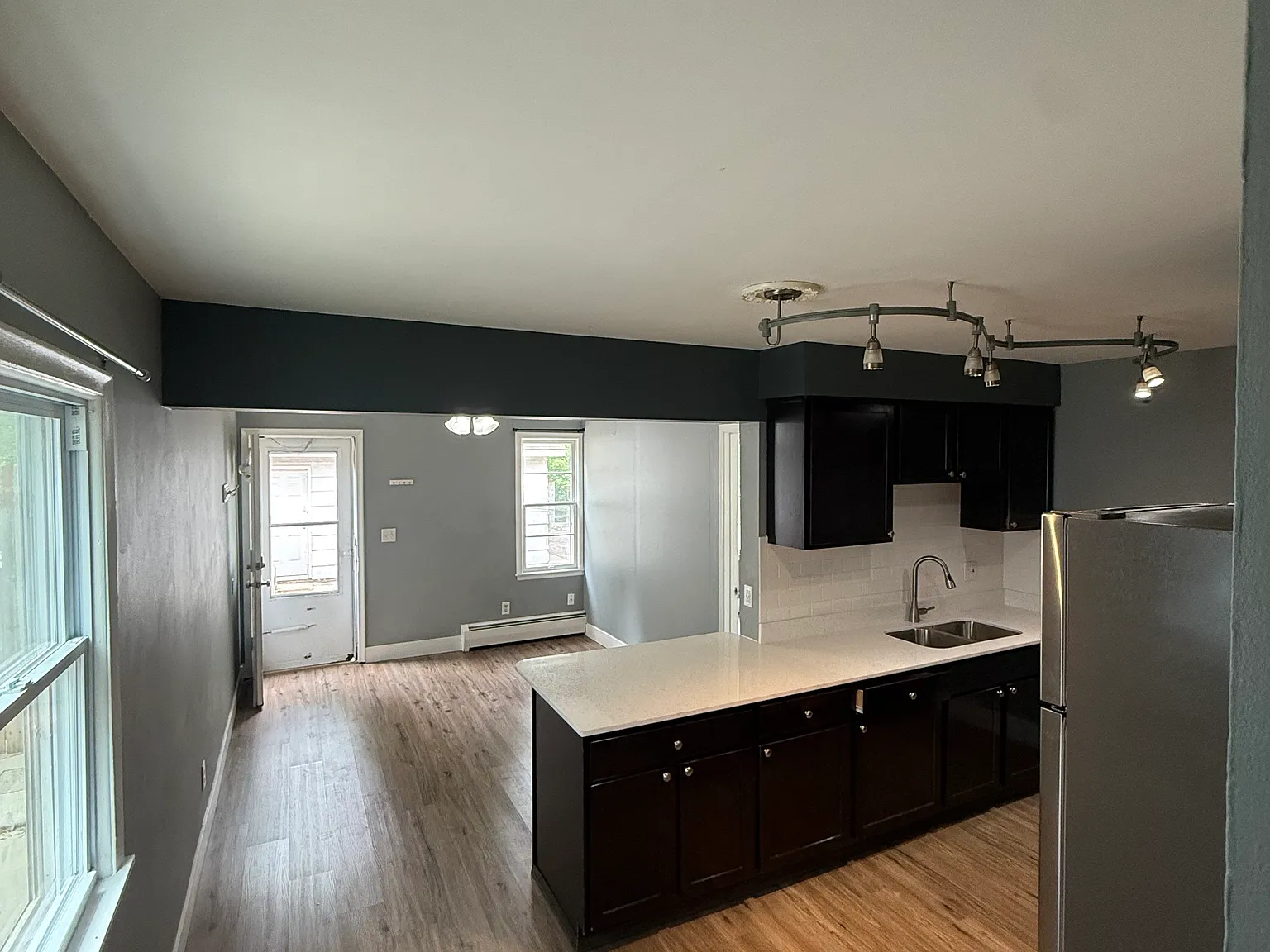 3 bed, 1.5 bath, 1170 sqft, $2,250 — Photo 2