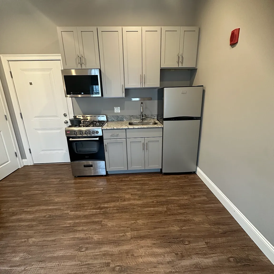 1 bed, 250 sqft, $1,600 — Photo 1