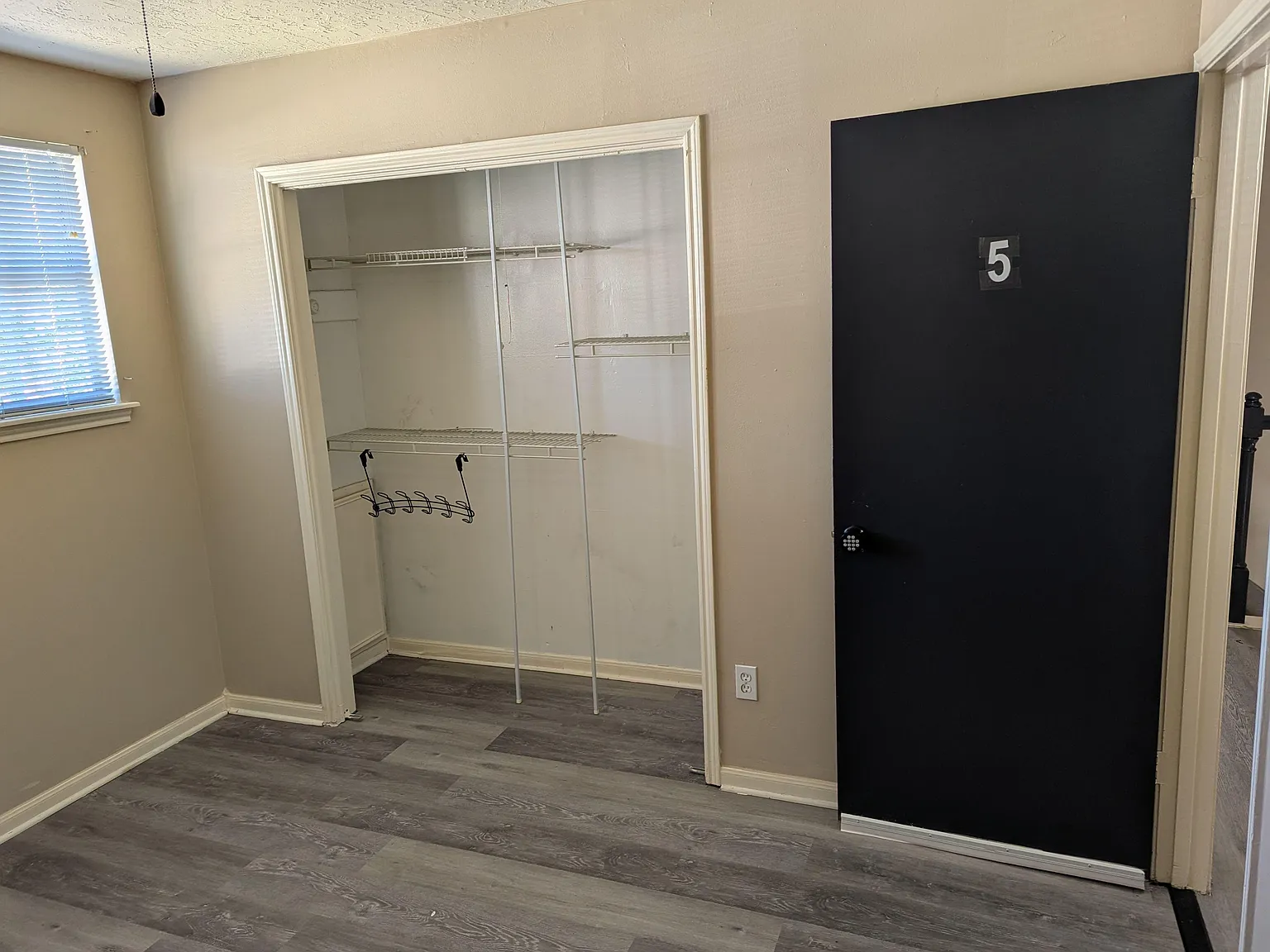 4 bed, 2.5 bath, 2130 sqft, $819 — Photo 3