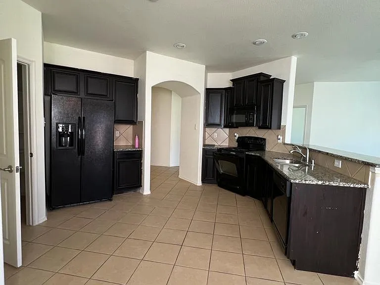 1011 Meadow Green Ct — Photo 7