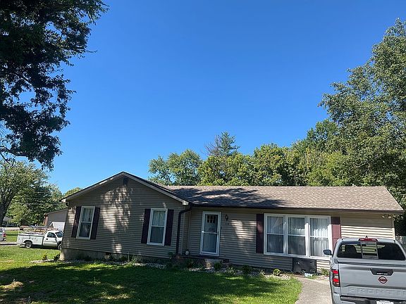 3rd image of 134 Cardinal Ct