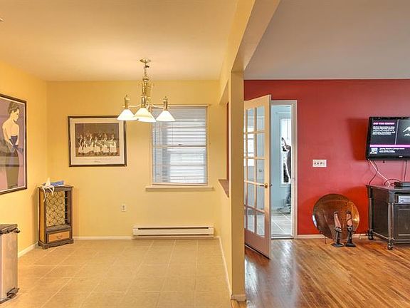 5th image of 221 Columbine Ave #C