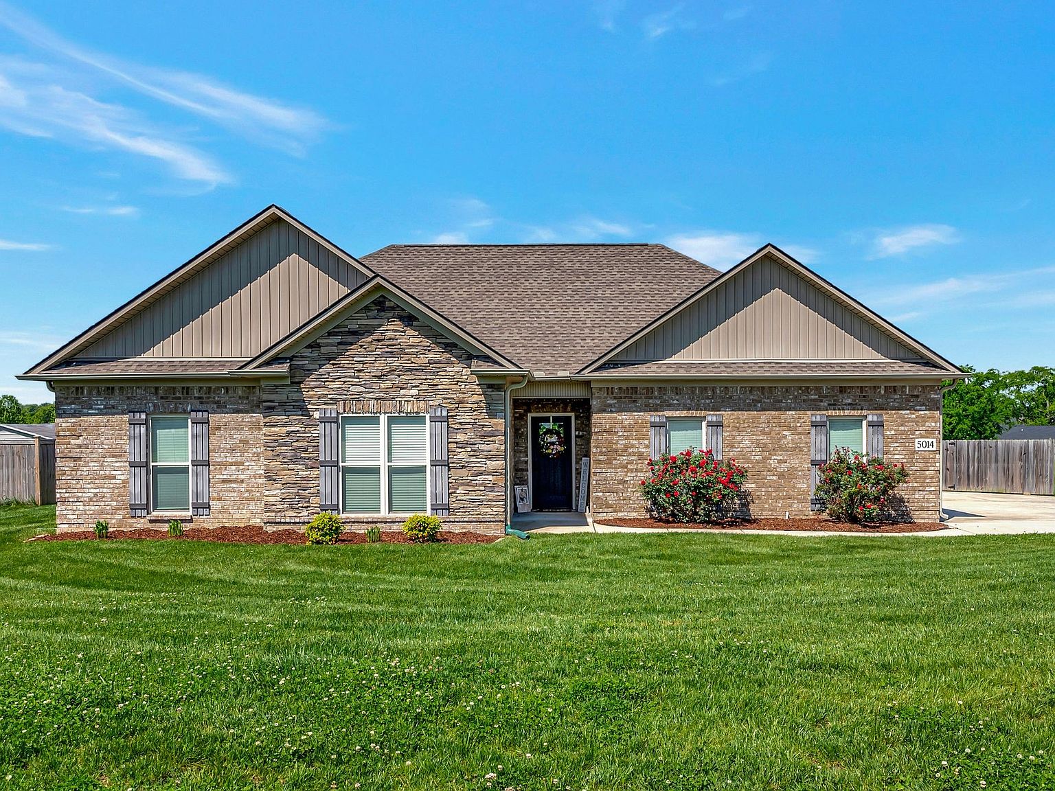 house on the hill／サイズ70 The Lily New Home in Mountain Top, PA | Hillcrest Estates at