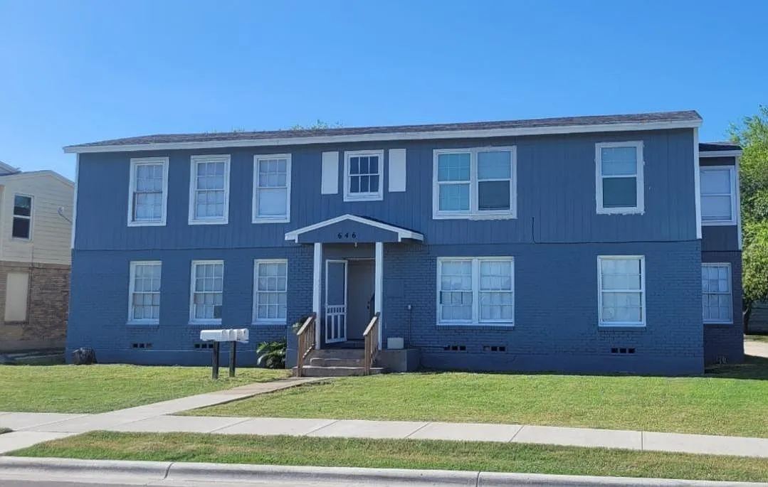 2 bed, 695 sqft, $1,050 — Photo 1
