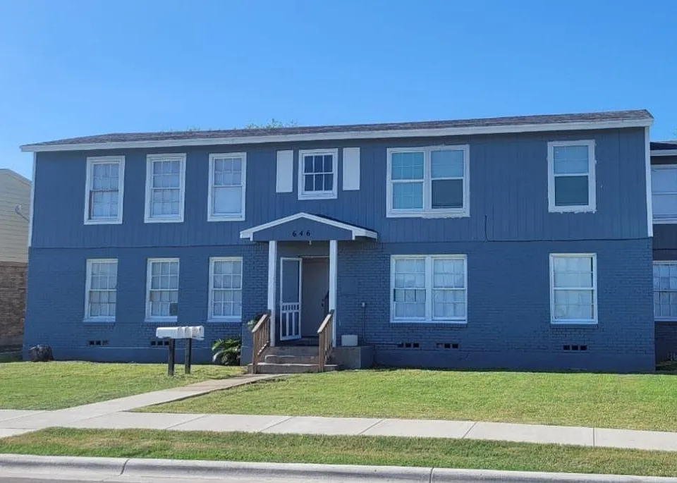 646 Glazebrook St #3