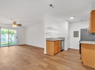 425 Acorn Grove Ln APT E, Chesapeake, VA 23320