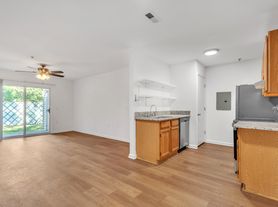 425 Acorn Grove Ln