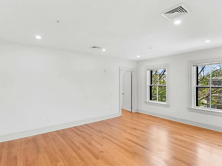 31 Parade St #402 — Photo 9