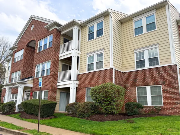 2406 Ellsworth Way APT 2D, Frederick, MD 21702