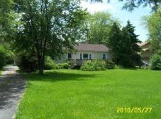 28W441 Garys Mill Rd, Winfield, IL 60190