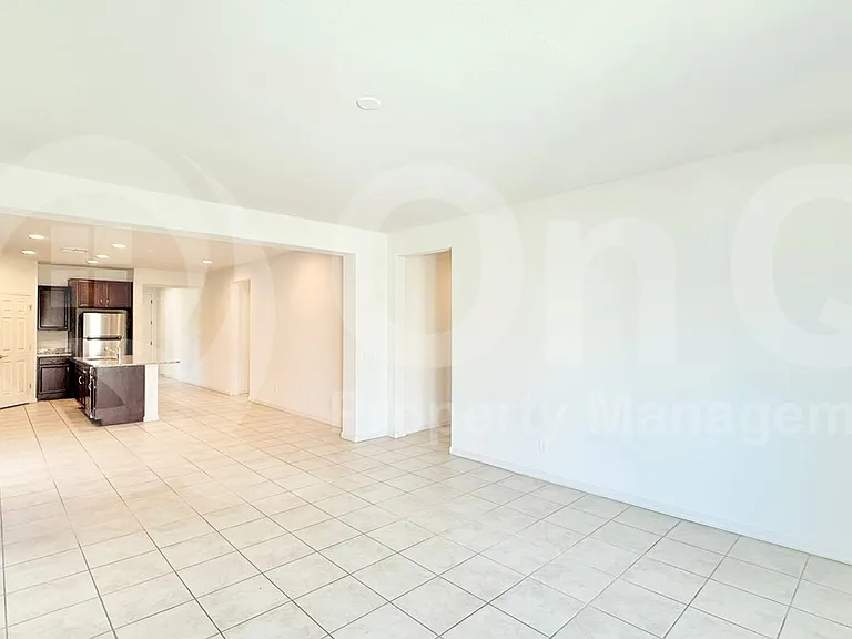 9034 W Luke Ave — Photo 7