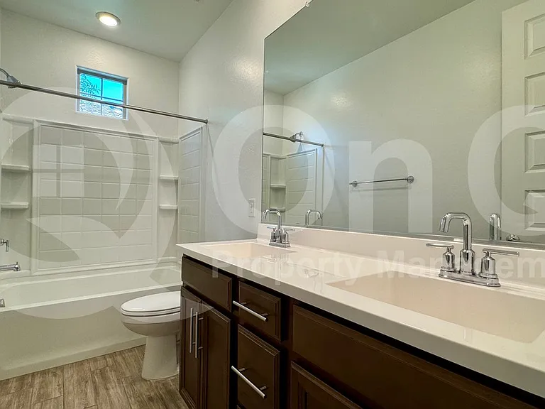 1068 E Sabino Dr — Photo 19