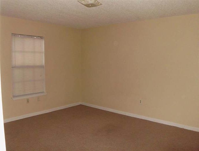 2nd image of 190 Tegarden Rd APT 14