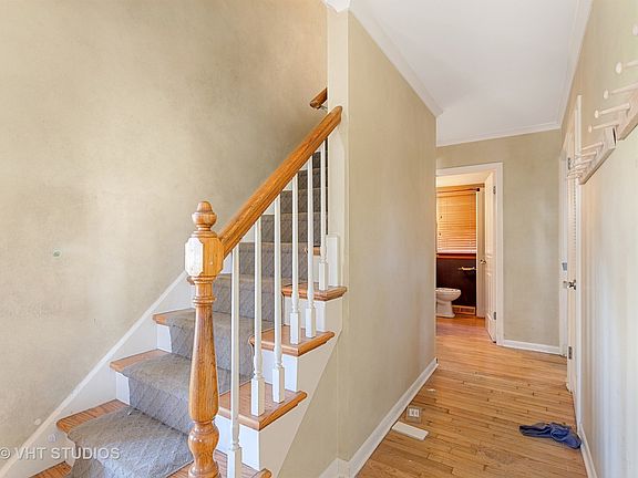 4th image of 34 Berkshire Ln