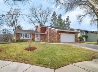 533 Heritage Ln, Lockport, IL 60441