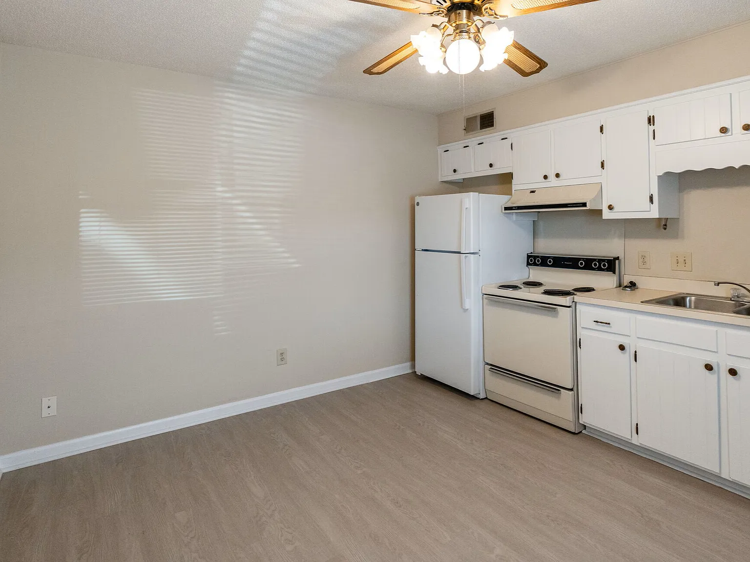 Campbell Court Apartments — Photo 2