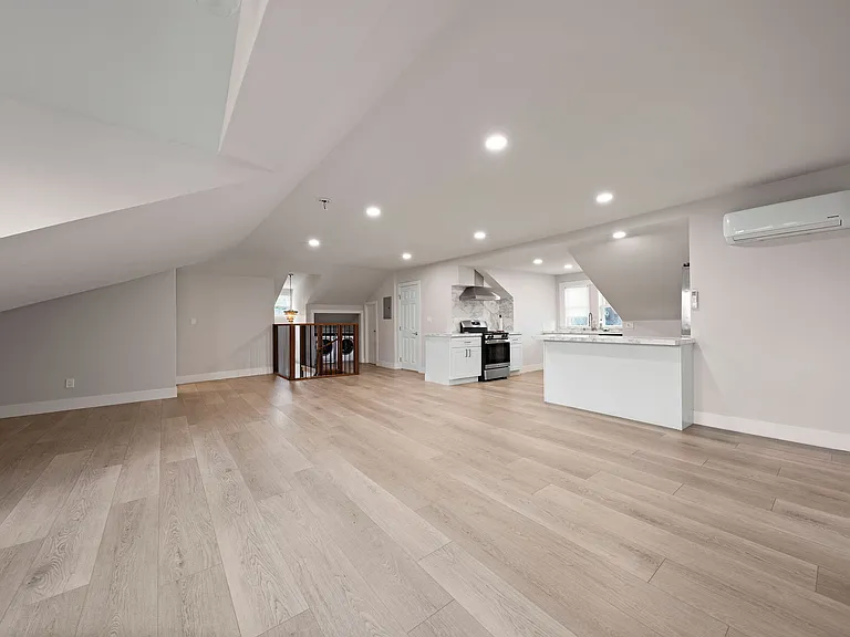29 1st St #7 — Photo 10