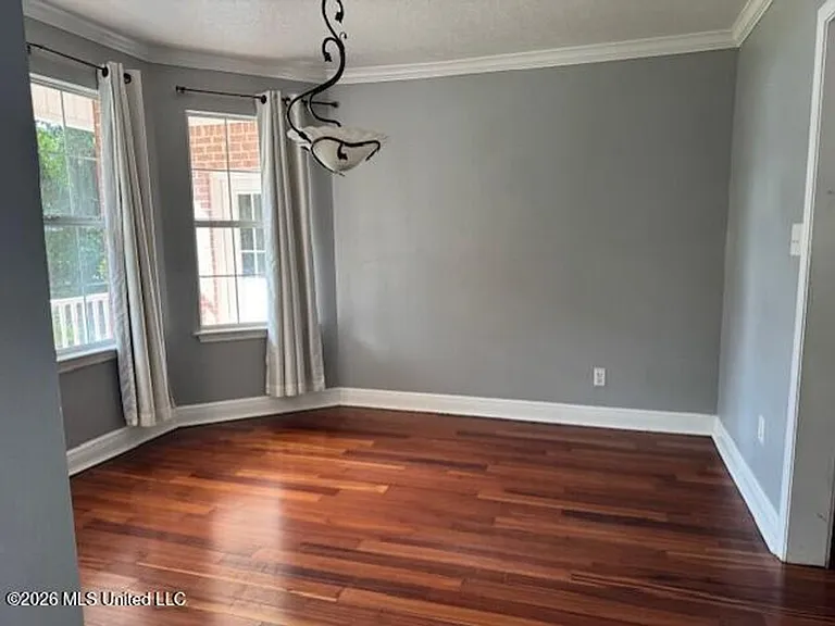 5300 Beardslee St — Photo 8