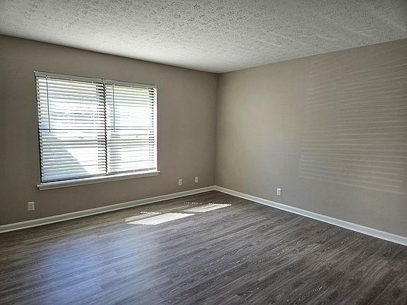 4th image of 3118 Breckenridge Ln #21