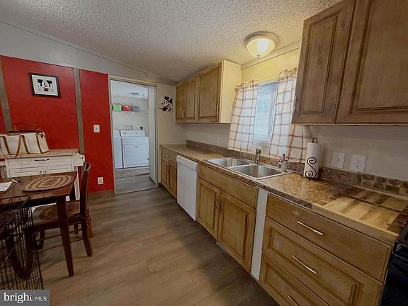 3rd image of 604 Grand Prix Dr