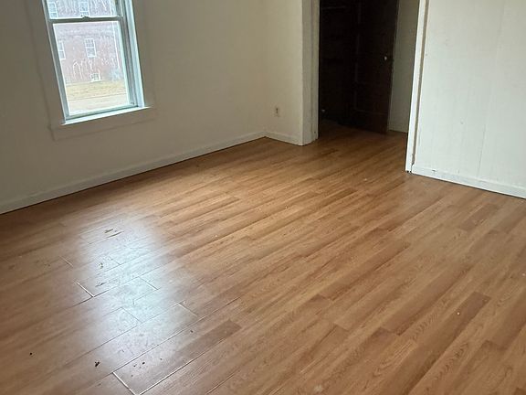 4th image of 518 Eagle St APT 3