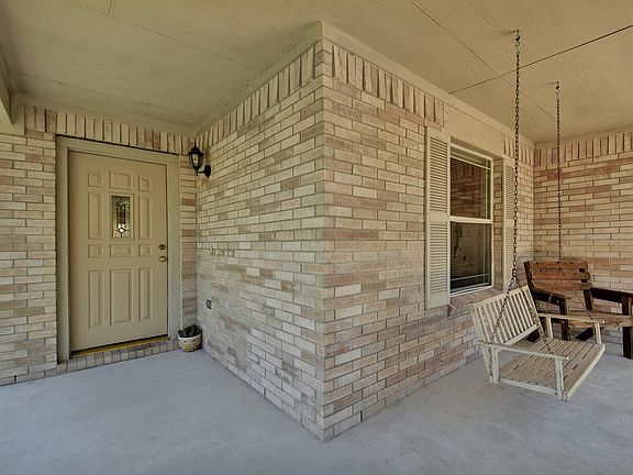 4th image of 123 Salado Dr