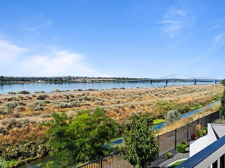 Columbia River Walk Apartments — Photo 57
