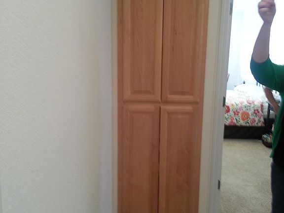 Linen closet (next to master bedroom)