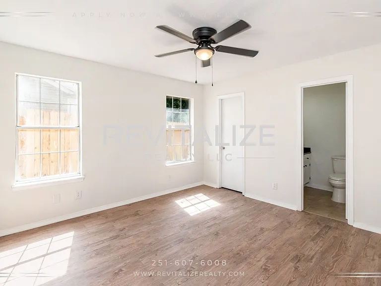 6513 Victoria Pl S — Photo 12
