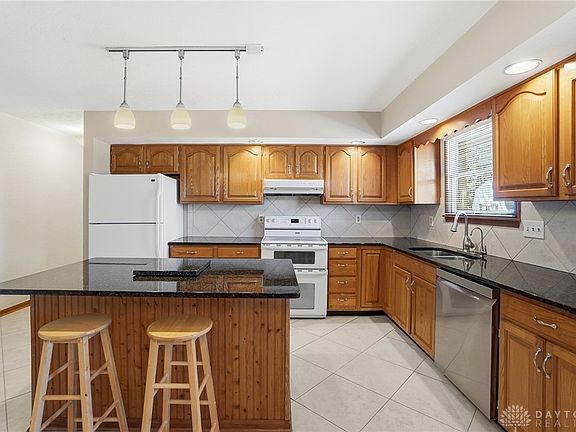 5th image of 205 Elmwood Pl