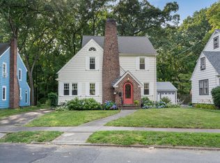 111 Greenway St, Hamden, CT 06517