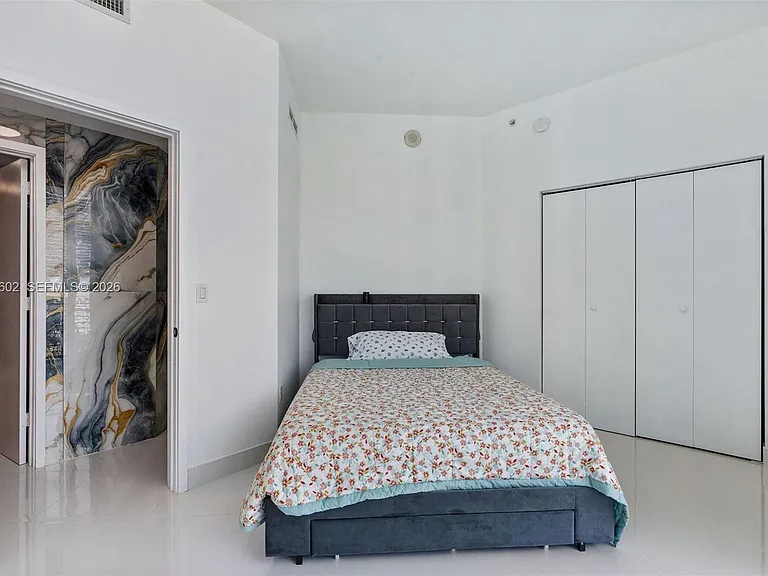 350 NE 24th St #1107 — Photo 17