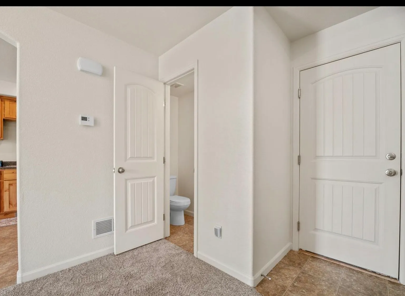 4 bed, 2046 sqft, $2,400 — Photo 3