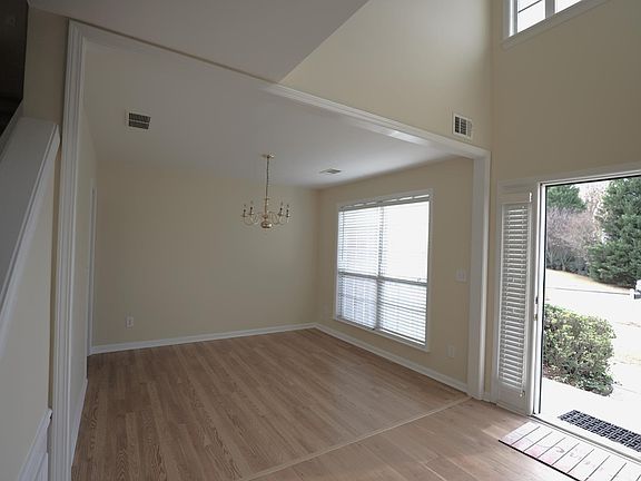 4th image of 3454 Chastain Glen Ln NE
