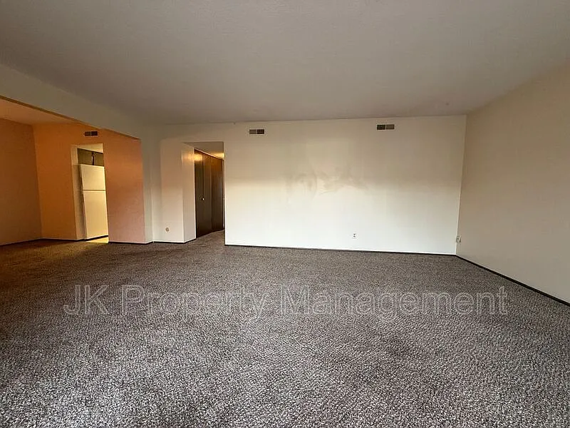 2 bed, 1.0 bath, 1008 sqft, $1,250 — Photo 3