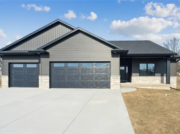 718 Pointer Cir, Center Point, IA 52213