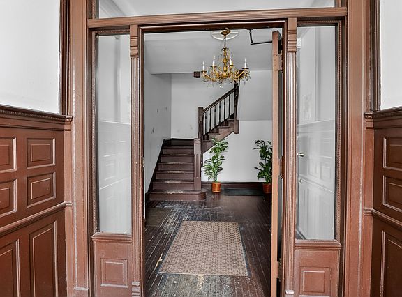 3rd image of 4622 S Calumet Ave #1N