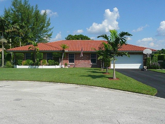 1st image of 10695 NW 40th St