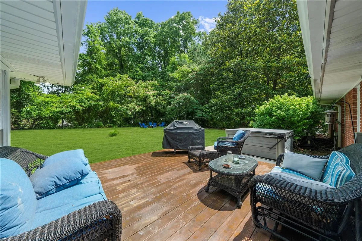 3 bed, 2.5 bath, 1632 sqft, $6,500 — Photo 2