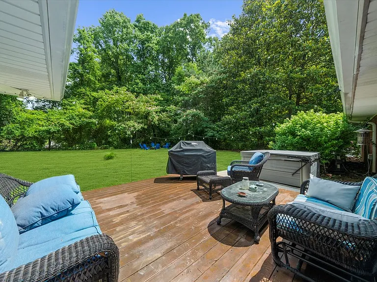 852 Benson Hurst Dr SW — Photo 2