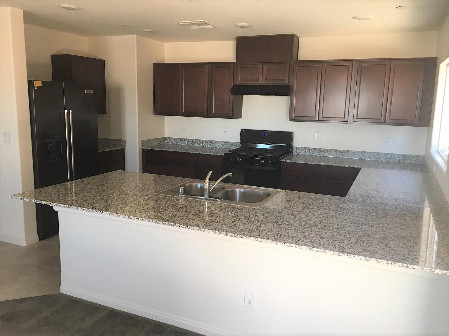 3 bed, 2.5 bath, 1674 sqft, $2,171 — Photo 4
