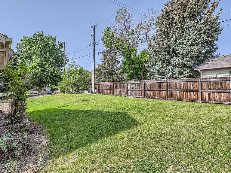 5205 Dudley St — Photo 27