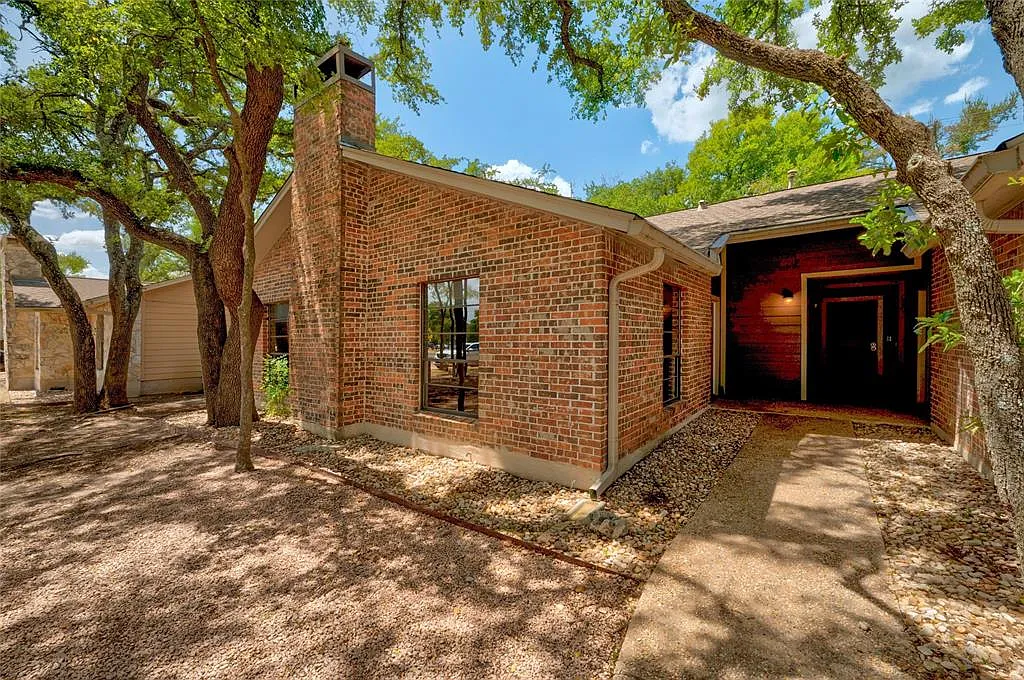 3 bed, 1573 sqft, $2,350 — Photo 1