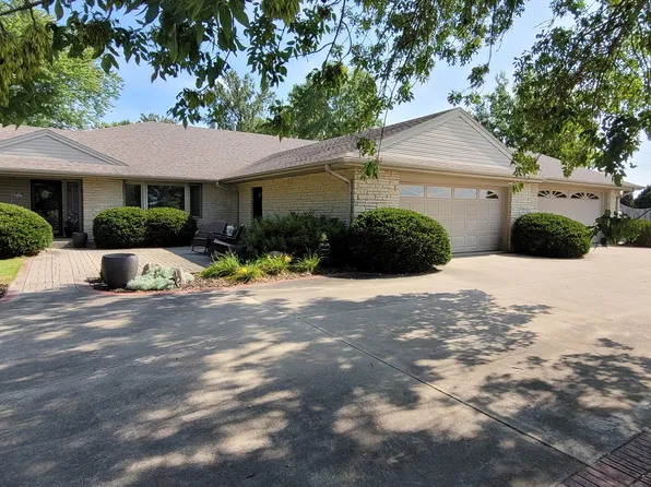 2305 Dixon Rd, Rock Falls, IL 61071